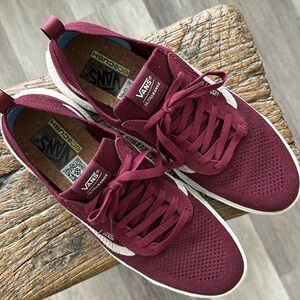 Vans MTE Ultra Range, size 12, maroon.